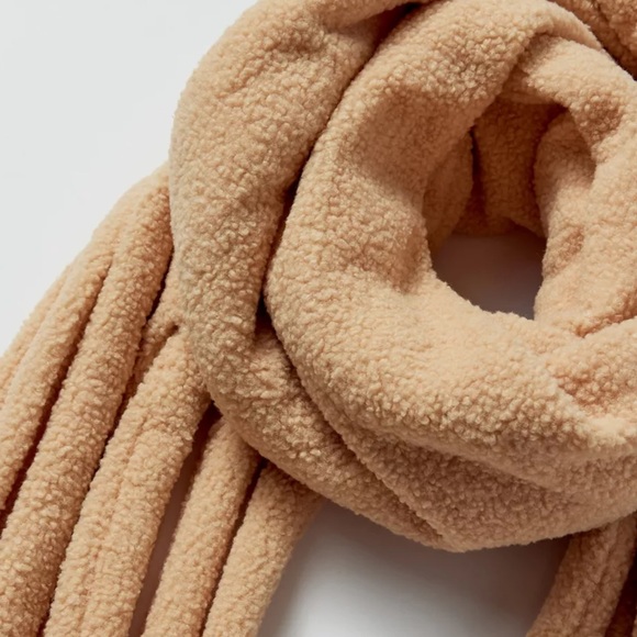 NEW UO Extra Chunky Extra Big Scarf - Picture 3 of 4